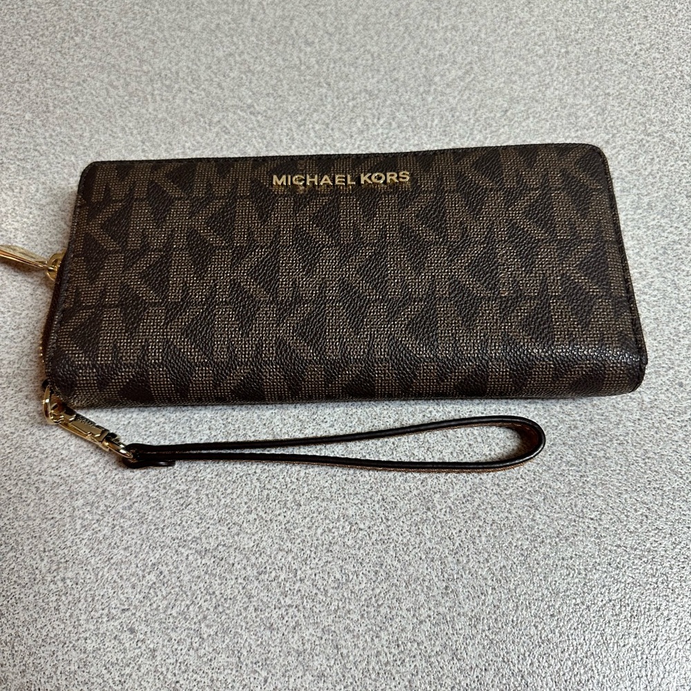 Pre Owned Michael Kors Large Logo Wallet